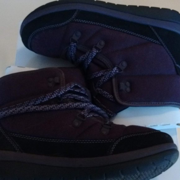 Clarks Cloudsteppers Cabrini Cove Ladies Suede Lace Ankle Boots, Aubergine 6M US - Picture 1 of 5